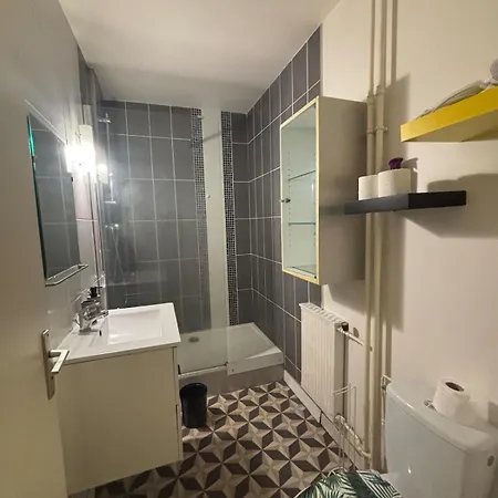 T1 En Rez De Chaussée Avec Parking Privé Appartement *